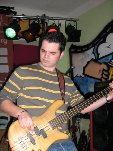 anthonyzaroundband8.jpg
